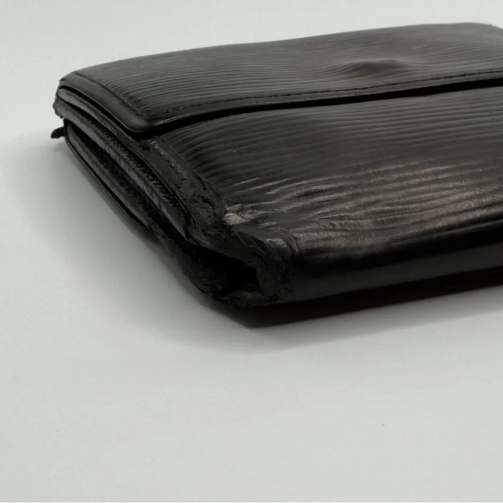 Louis Vuitton Black Epi Leather Elise Compact Tri-Fold Wallet | Unisex | Used |